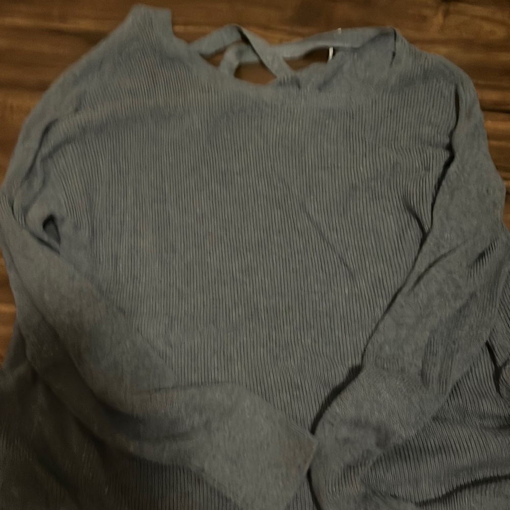 Seater with criss cross on the back